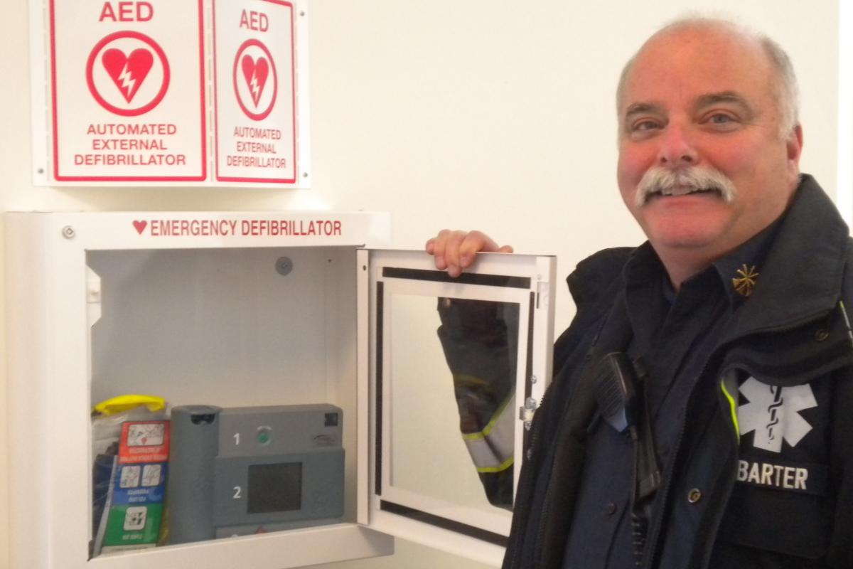 Mike Barter installs new AED