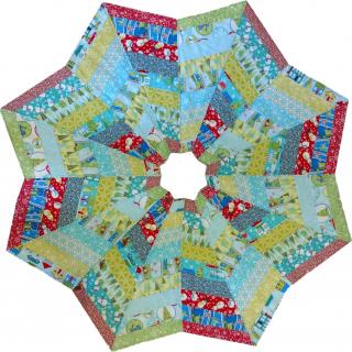 image of quilted tree skirt