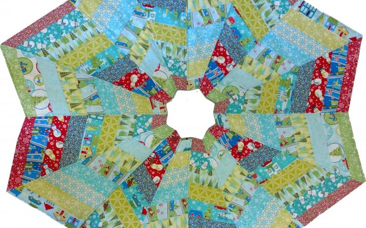 image of quilted tree skirt